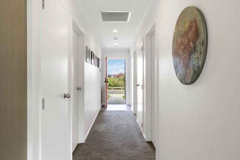 Photo of property in 31 Katipo Road, Takanini, 2112