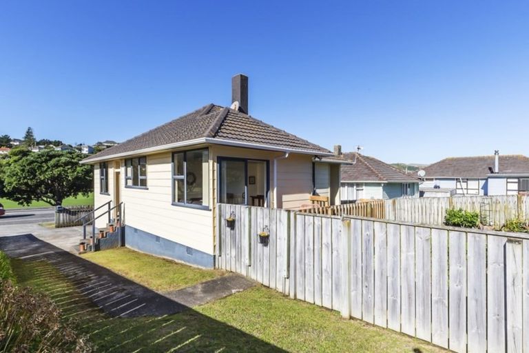 Photo of property in 110 Main Road, Titahi Bay, Porirua, 5022