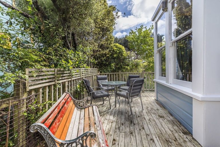 Photo of property in 36 Sutherland Crescent, Melrose, Wellington, 6023