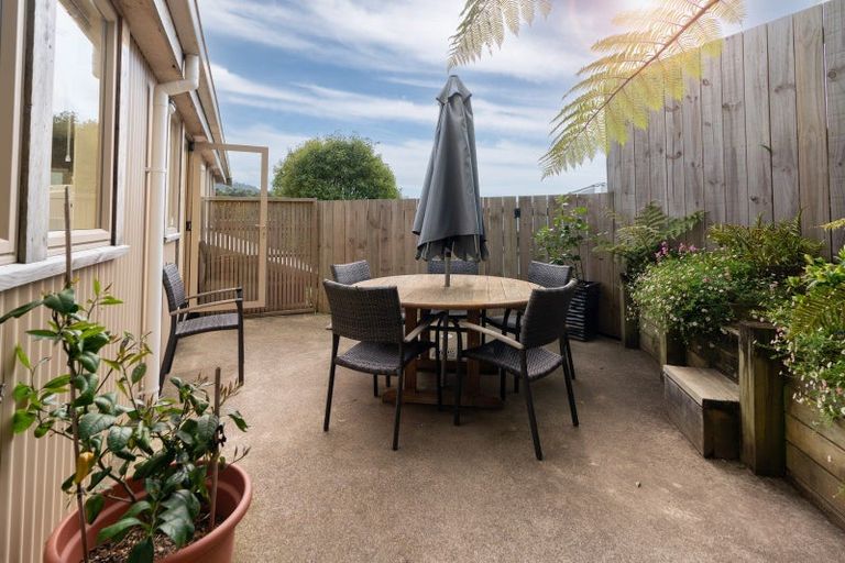 Photo of property in 23 Doris Gordon Crescent, Crofton Downs, Wellington, 6035