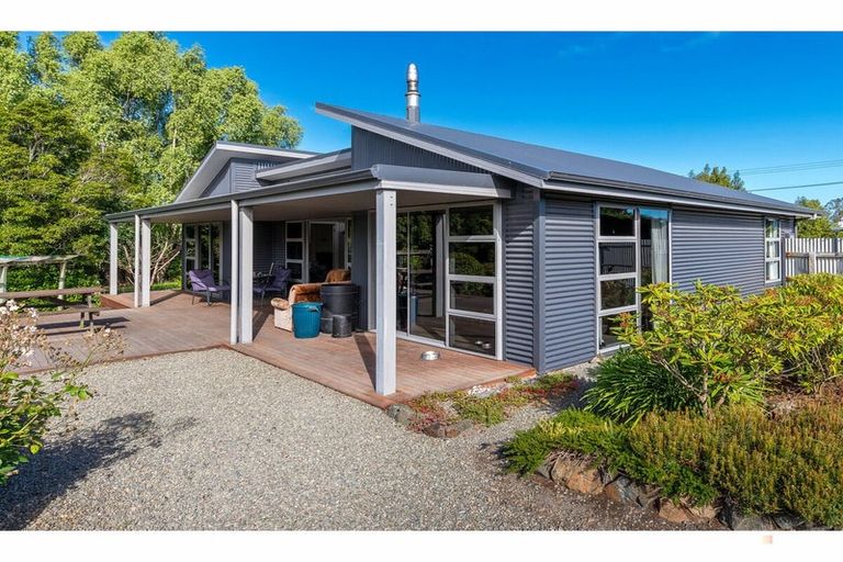 Photo of property in 84 Timaru Road, Waimate, 7924