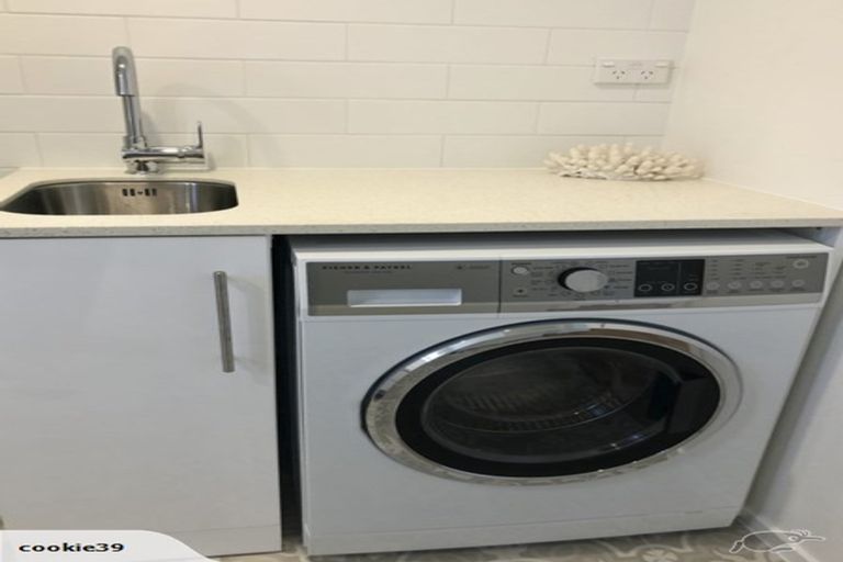 Photo of property in 1/90 Pupuke Road, Hillcrest, Auckland, 0627