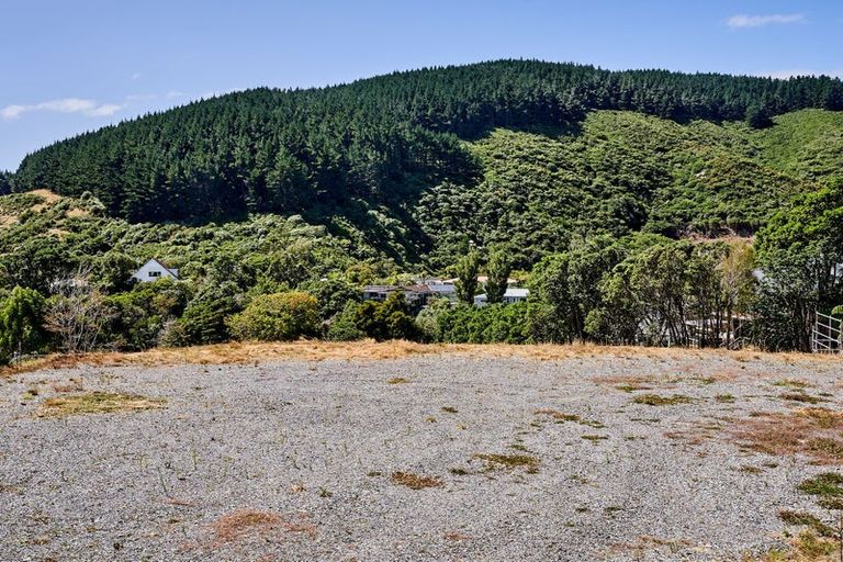 Photo of property in 1 Te Ara Kohuhu, Tawa, Wellington, 5028