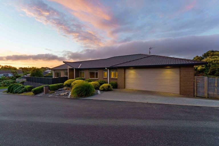 Photo of property in 12 Simpson Crescent, Raumati Beach, Paraparaumu, 5032