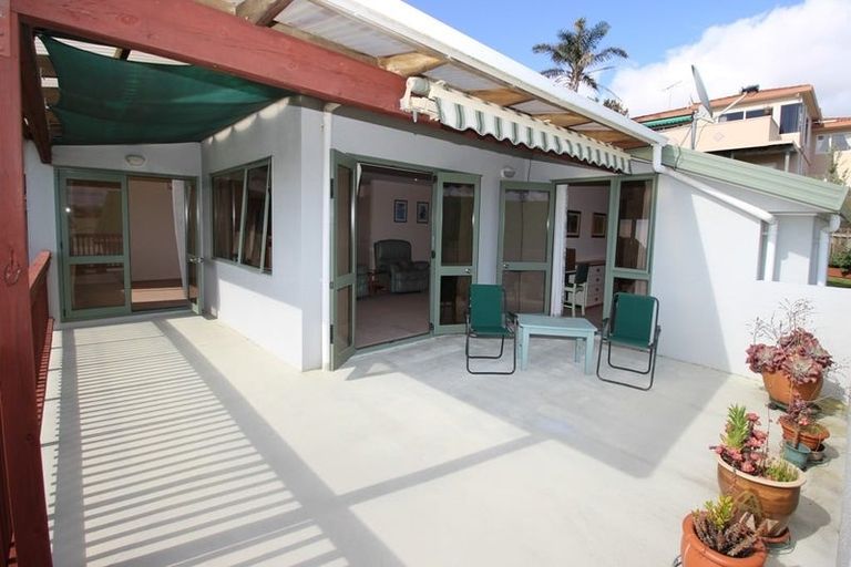 Photo of property in 11 William Bayes Place, Red Beach, 0932