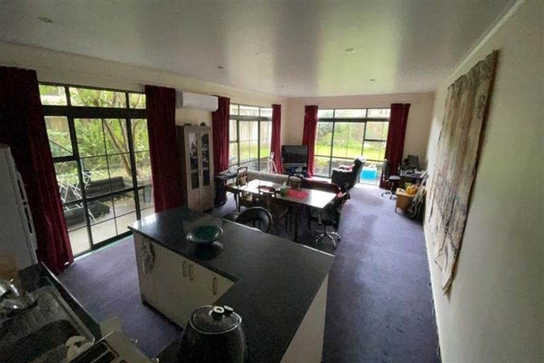 Photo of property in 9 Vinograd Drive, Te Atatu Peninsula, Auckland, 0610