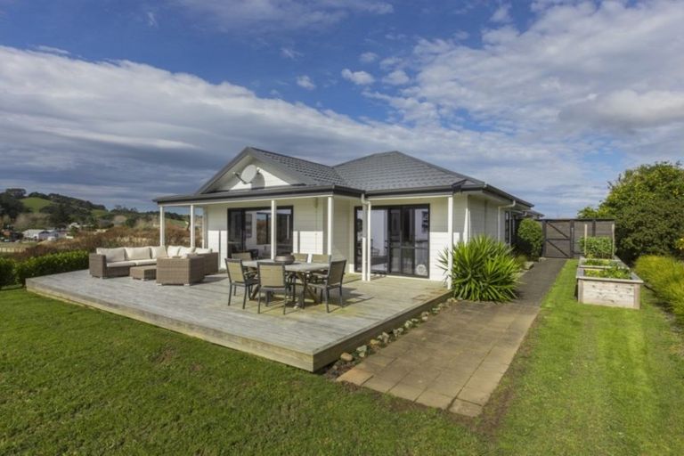 Photo of property in 21 Laly Haddon Place, Matakana, Warkworth, 0985