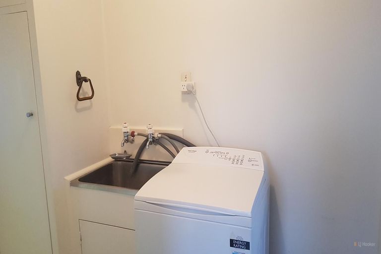 Photo of property in 1 Oxford Street, Waimate, 7924