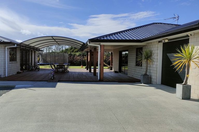 Photo of property in 1217 Glenbrook Road, Glenbrook, Waiuku, 2681