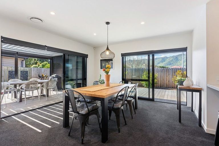 Photo of property in 17 Kaiwaru Place, Waikanae, 5036