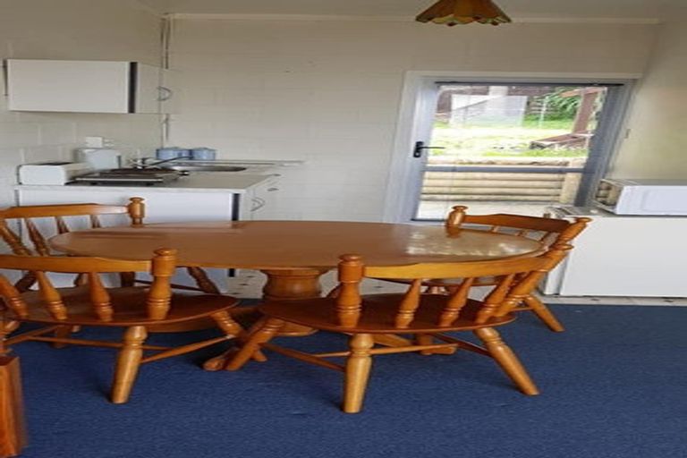 Photo of property in 1/212 Sunnynook Road, Totara Vale, Auckland, 0627