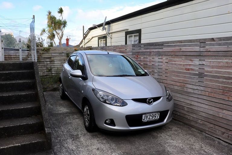 Photo of property in 22 Poplar Grove, Thorndon, Wellington, 6011