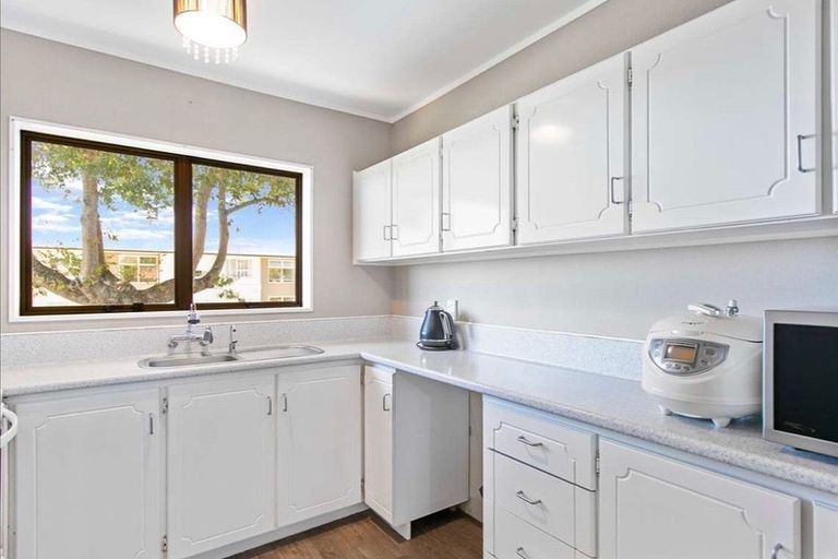 Photo of property in 1/2 West Street, Papakura, 2110