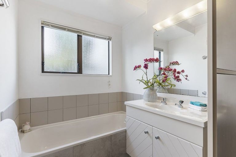 Photo of property in 1/5 Golfland Drive, Golflands, Auckland, 2013