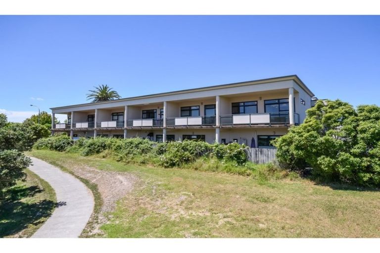 Photo of property in 7/372 Rosedale Road, Rosedale, Auckland, 0632