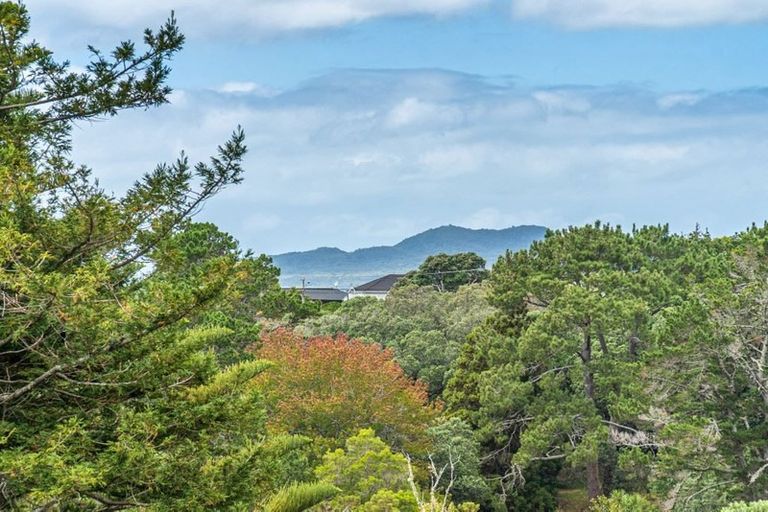 Photo of property in 2/7 Sandford Street, Campbells Bay, Auckland, 0630