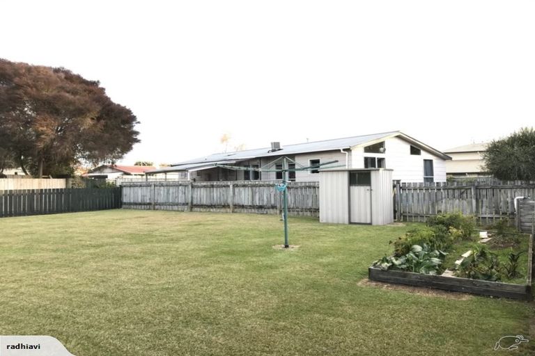 Photo of property in 95 Aquarius Drive, Kawaha Point, Rotorua, 3010