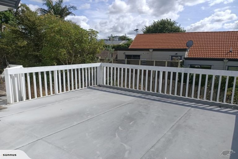 Photo of property in 12 Searidge Rise, West Harbour, Auckland, 0618