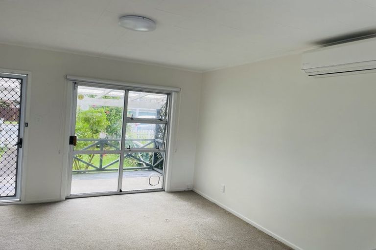 Photo of property in 3/122 Archers Road, Glenfield, Auckland, 0629