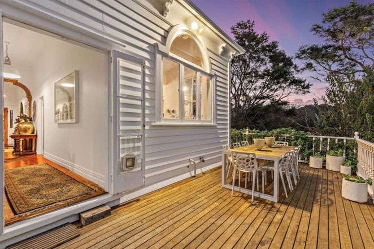 Photo of property in 20 Hebe Place, Birkenhead, Auckland, 0626