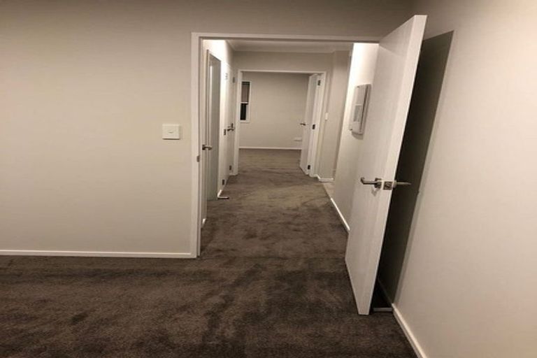 Photo of property in 28 Pooley Street, Pakuranga Heights, Auckland, 2010