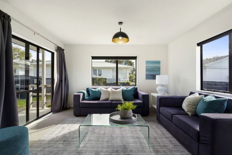 Photo of property in 2/8 Lingfield Street, Glenfield, Auckland, 0629