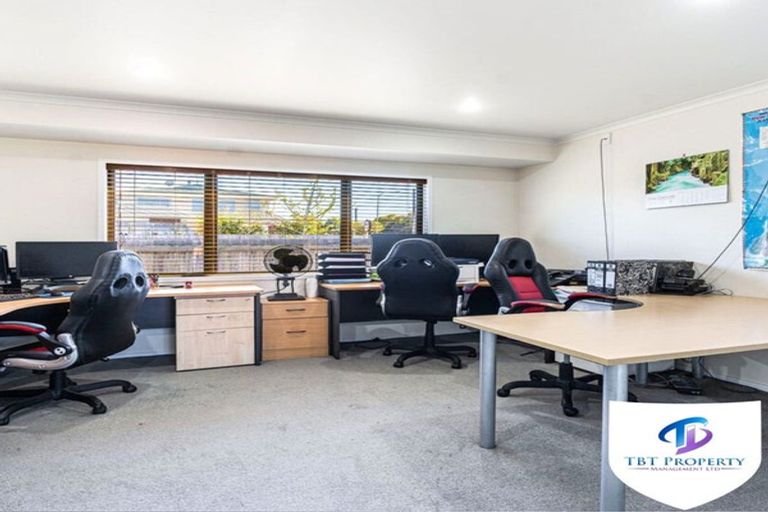 Photo of property in 563 Great South Road, Rosehill, Papakura, 2113