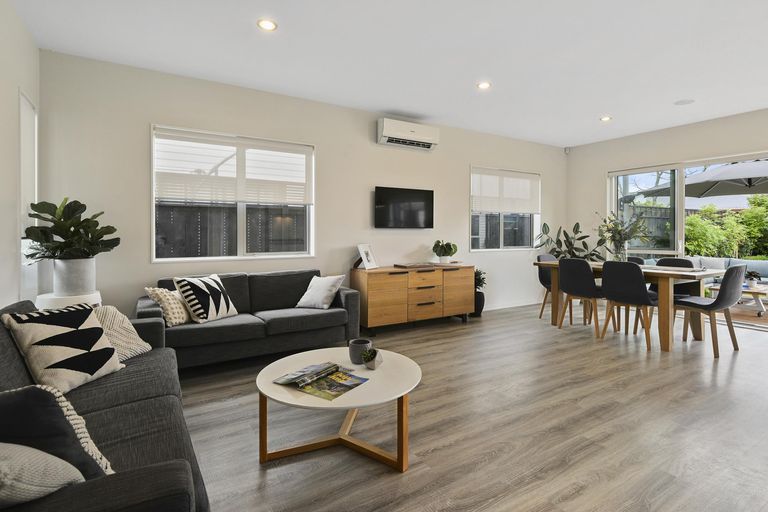 Photo of property in 12 Kahika Grove, Huapai, Kumeu, 0810