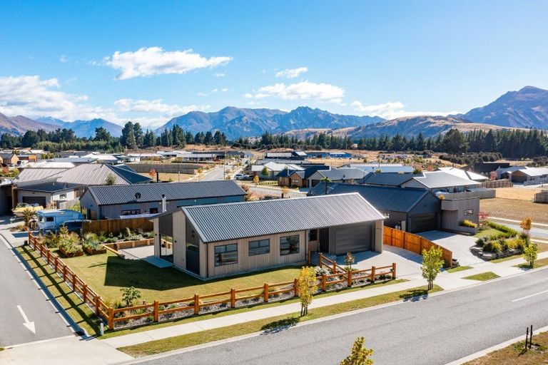 Photo of property in 14 Pounamu Avenue, Albert Town, Wanaka, 9305