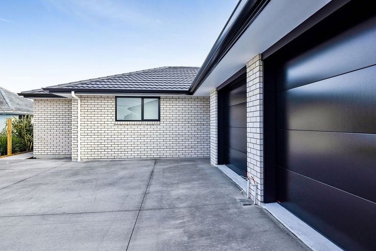 Photo of property in 120 Seaview Road, Westown, New Plymouth, 4310