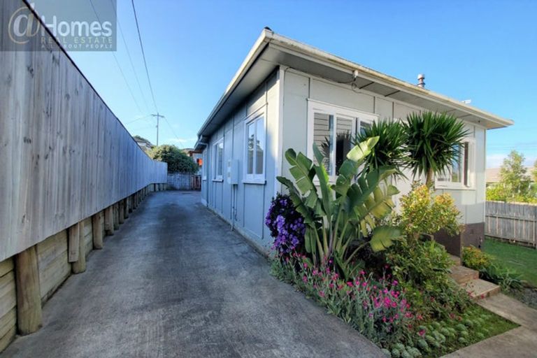 Photo of property in 13 Lavelle Road, Henderson, Auckland, 0612