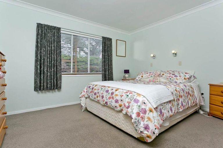 Photo of property in 1/4 Lynn Road, Bayview, Auckland, 0629