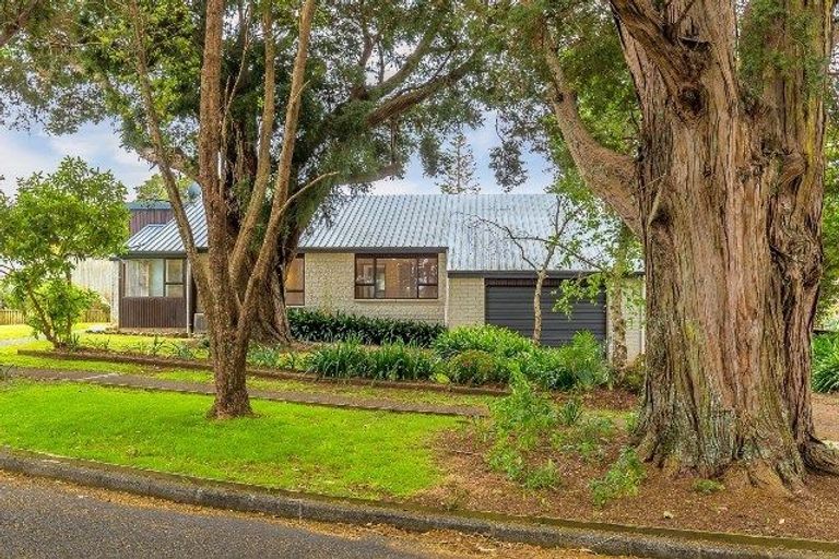 Photo of property in 5 Totara Grove, Hillcrest, Auckland, 0627