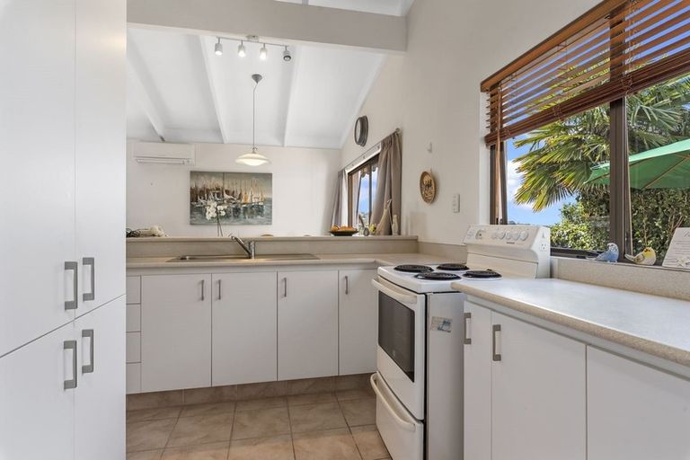 Photo of property in 1/1 Oaktree Avenue, Browns Bay, Auckland, 0630