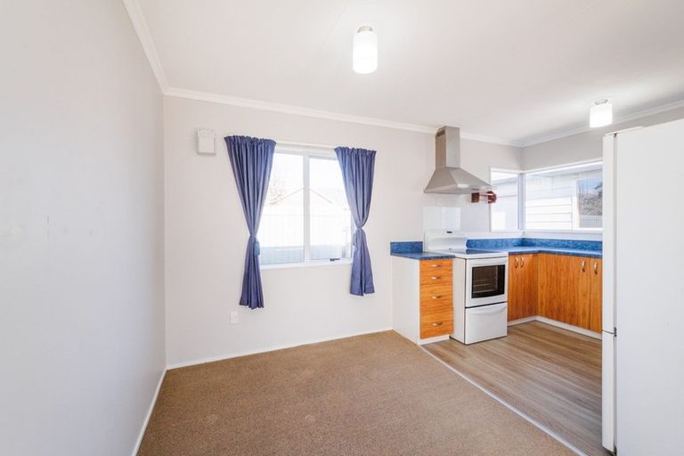 Photo of property in 18 Coromandel Court, Roslyn, Palmerston North, 4414