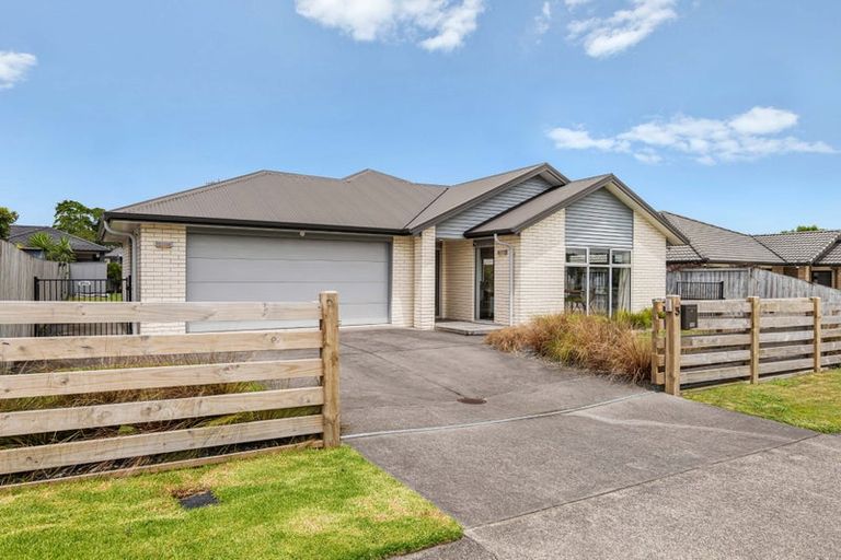 Photo of property in 3 Madden Avenue, Kumeu, 0810