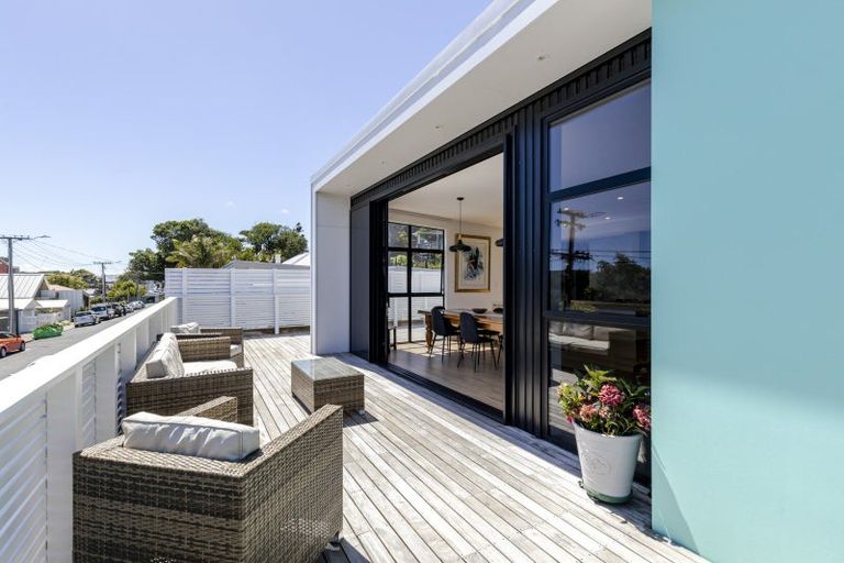 Photo of property in 9 Mount Edgecumbe Street, New Plymouth, 4310