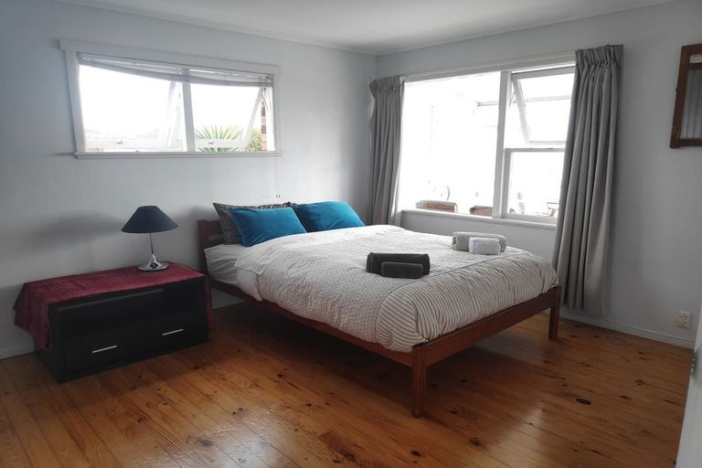 Photo of property in 114 Pacific Parade, Army Bay, Whangaparaoa, 0930