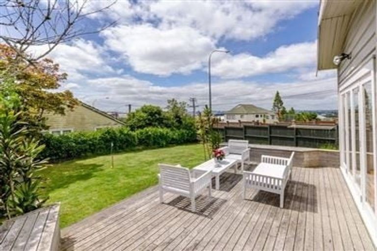 Photo of property in 193 Mokoia Road, Birkenhead, Auckland, 0626