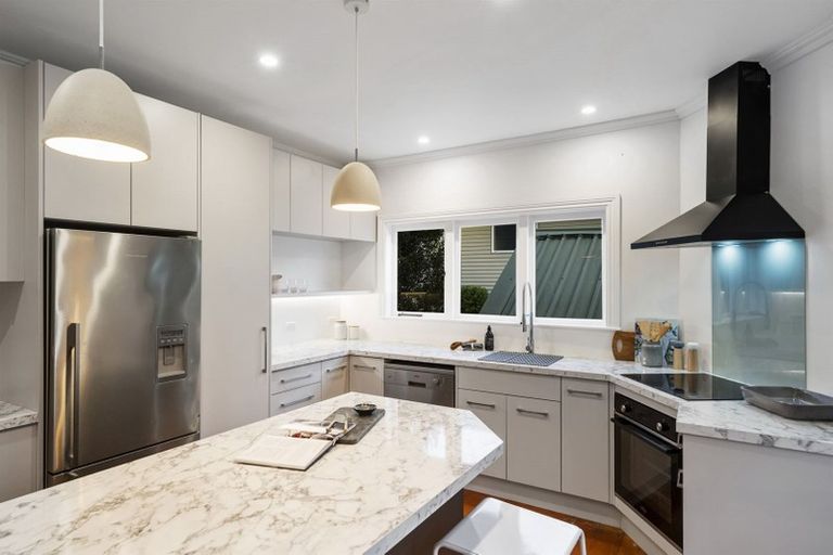 Photo of property in 28 Rangatira Road, Birkenhead, Auckland, 0626