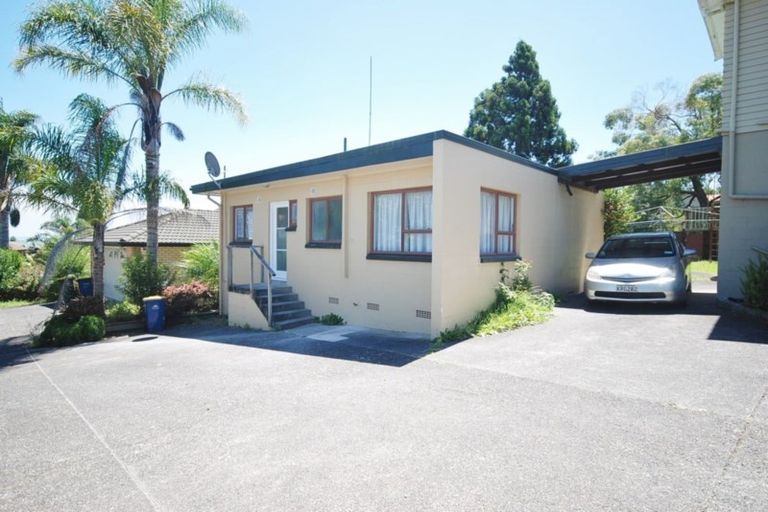 Photo of property in 2/16 Roberts Road, Glenfield, Auckland, 0629