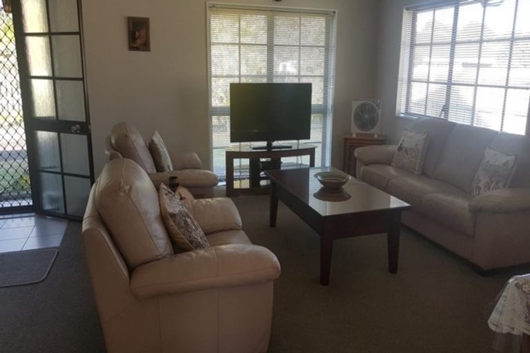 Photo of property in 2/20 Sturges Road, Henderson, Auckland, 0612