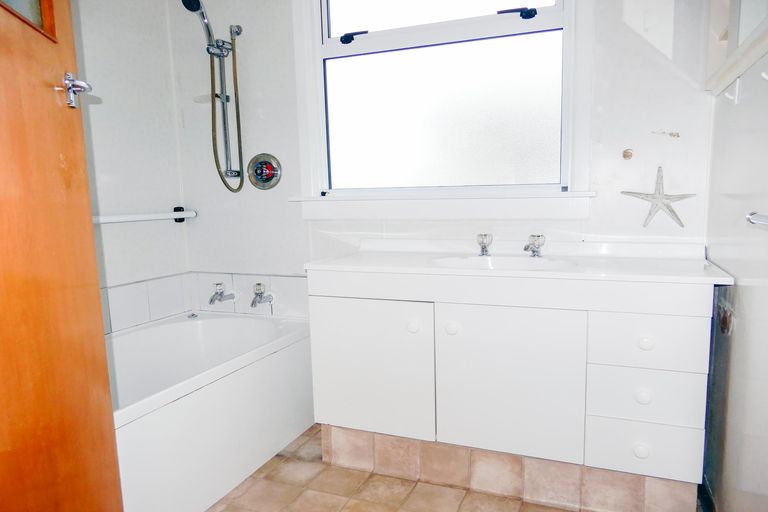 Photo of property in 19 Glendale Crescent, Holmes Hill, Oamaru, 9401