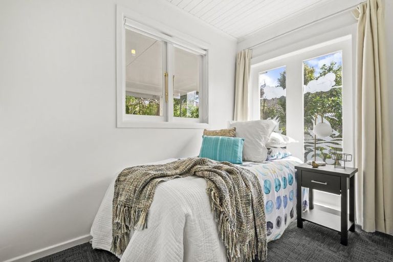 Photo of property in 5 Lyons Avenue, Murrays Bay, Auckland, 0630