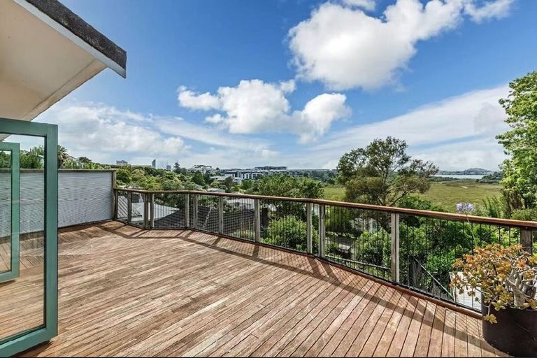 Photo of property in 81 College Road, Northcote, Auckland, 0627