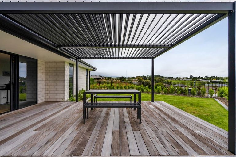 Photo of property in 8 Ponga Place, Highlands Park, New Plymouth, 4312