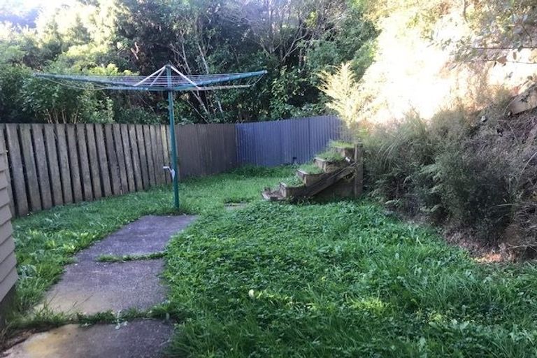 Photo of property in 39 Lowry Crescent, Stokes Valley, Lower Hutt, 5019