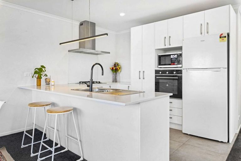 Photo of property in 2 Harore Road, Takanini, 2112