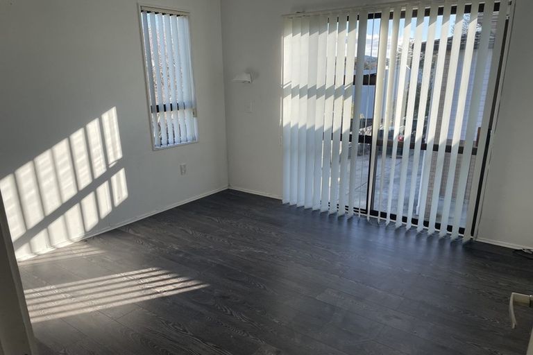 Photo of property in 31 Newington Road, Henderson, Auckland, 0612