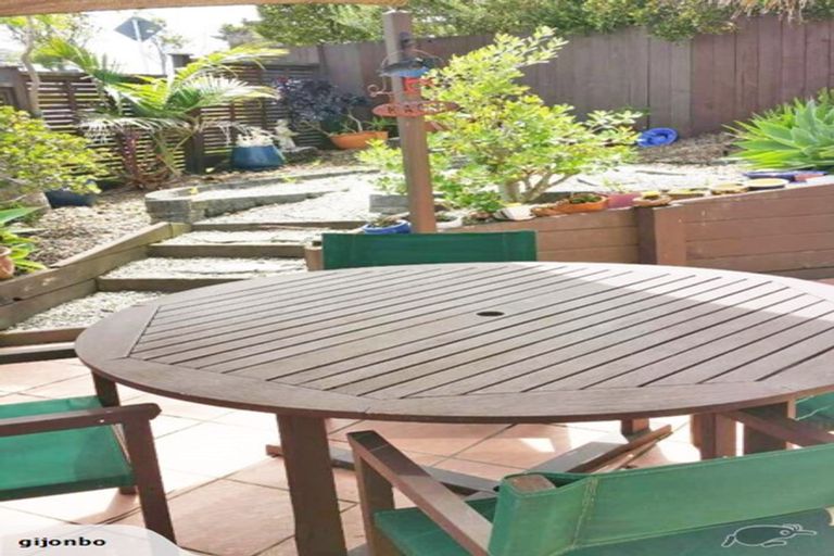 Photo of property in 6 Ponderosa Drive, Oteha, Auckland, 0632